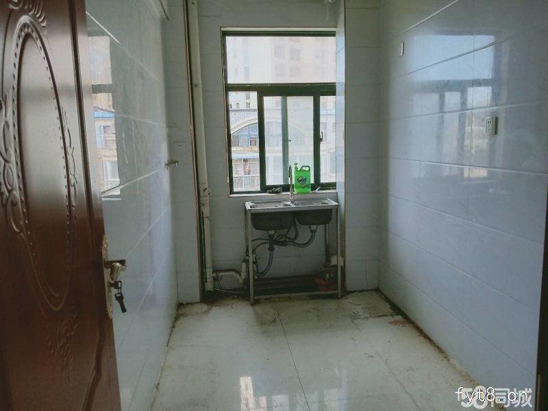 东一小学,大润发,户型采光好,送阁楼,有证满五唯一首付低急售